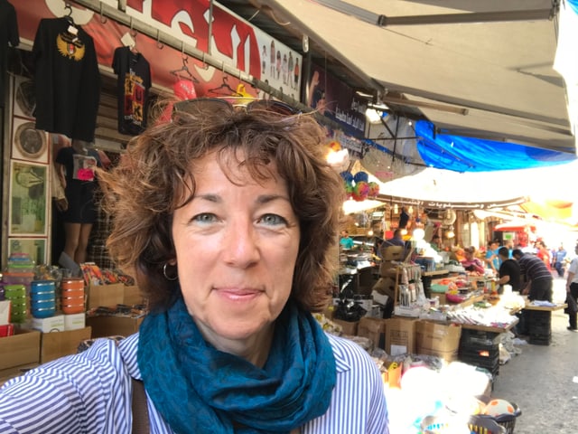 SRF-Nahostkorrespondentin Susanne Brunner im Suk in Downtown Amman, SRF-Nahostkorrespondentin Susanne Brunner im Suk in Downtown Amman,