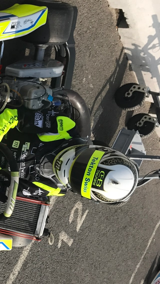 Miklas Born im Kart mit Helm Miklas Born im Kart mit Helm