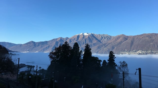 Blick von San Nazzaro über den Lago Maggiore Richtung Cridone. Blick von San Nazzaro über den Lago Maggiore Richtung Cridone.