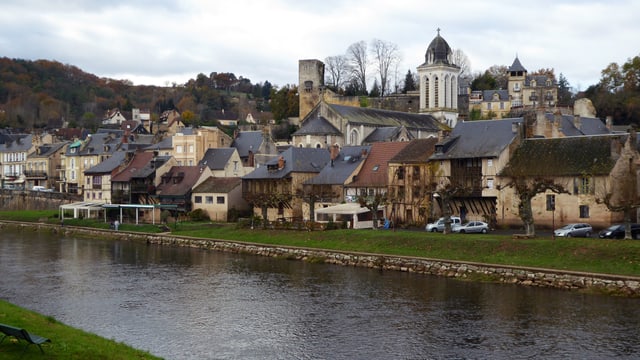Das Städtchen Montignac, im Südwesten Frankreichs: Das Städtchen Montignac, im Südwesten Frankreichs: