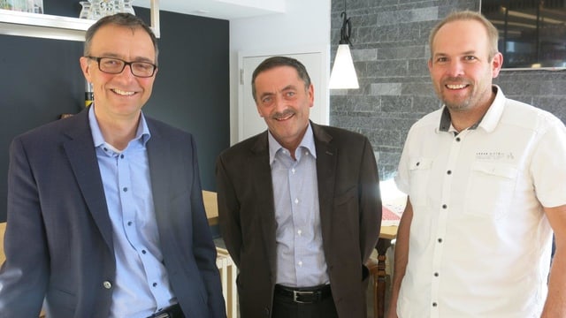 Die drei Männer vor dem Hotel Die drei Männer vor dem Hotel