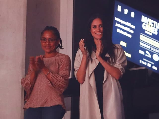 Meghan Markle und ihre Mutter Doria Ragland 2017 bei den Invictus Games in Toronto. Meghan Markle und ihre Mutter Doria Ragland 2017 bei den Invictus Games in Toronto.