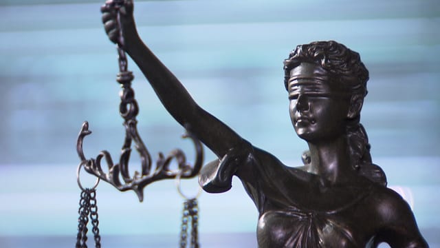 Gentechnik auf Schweizer Tellern. Rechtsschutzversicherungen-Test Gentechnik auf Schweizer Tellern. Rechtsschutzversicherungen-Test