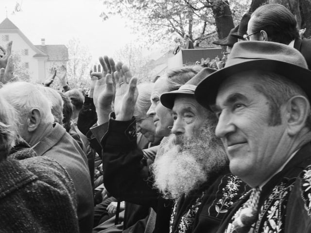 Archivaufnahme von der Lansgemeinde in Sarnen 1982. Archivaufnahme von der Lansgemeinde in Sarnen 1982.