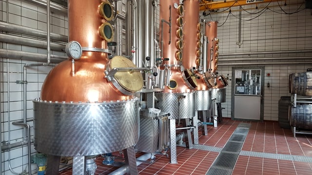 Kupferkessel um Alkohol zu brennen Kupferkessel um Alkohol zu brennen
