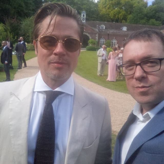 Brad Pitt mit Bräutigam Guy Ritchie Brad Pitt mit Bräutigam Guy Ritchie