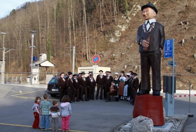 Statue des Volkssängers. Statue des Volkssängers.