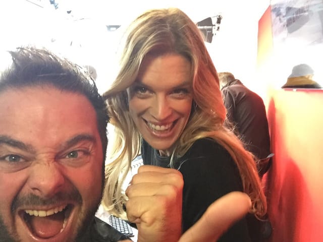 Grosse Überraschung für Marco: Festival-Direktorin Nadja Schildknecht lädt ihn auf den grünen Teppich ein. Ist das der Beginn einer grossen Filmkarriere?