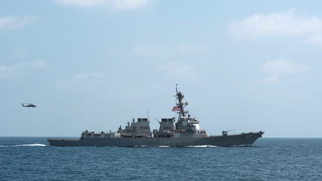 Kriegsschiff «USS Mason» auf offener See. Kriegsschiff «USS Mason» auf offener See.