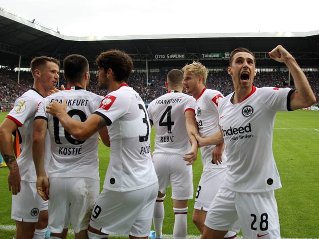 Frankfurt spieler erleichtert Frankfurt spieler erleichtert