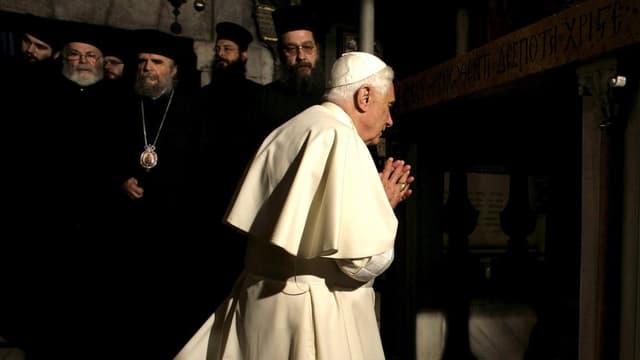Papst beim Gebet in Jerusalem. Papst beim Gebet in Jerusalem.