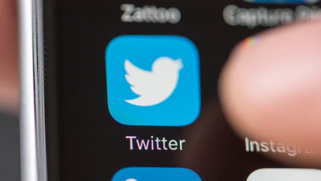 Twitter-Icon auf einem Smartphone Twitter-Icon auf einem Smartphone