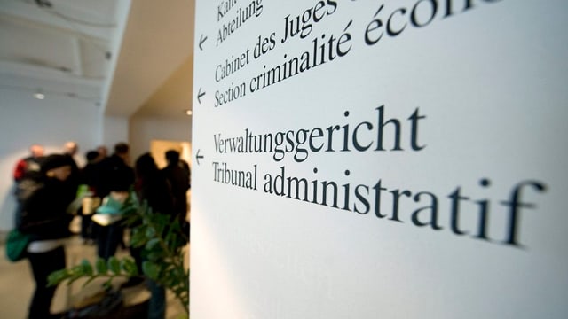 Schriftzug «Verwaltungsgericht». Schriftzug «Verwaltungsgericht».