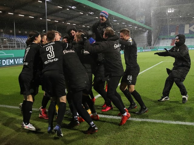 Holstein Kiel schmeisst Bayern sensationell aus dem Cup. Holstein Kiel schmeisst Bayern sensationell aus dem Cup.
