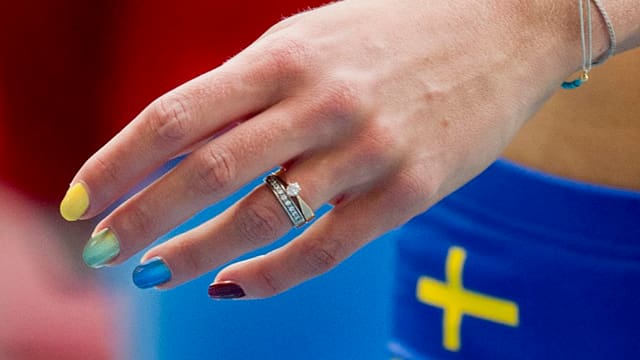 Die lackierten Fingernägel von Emma Green-Tregaro. Die lackierten Fingernägel von Emma Green-Tregaro.