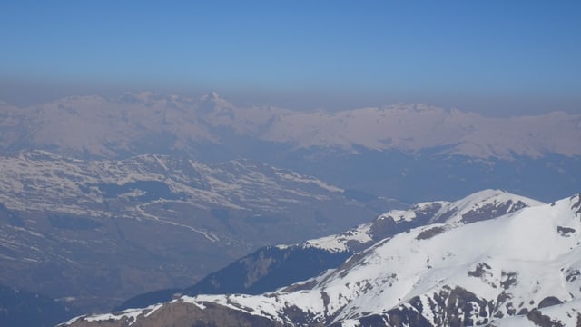 Vom Tomülhorn ob Vals war die Staubschicht gut zu erkennen. Vom Tomülhorn ob Vals war die Staubschicht gut zu erkennen.