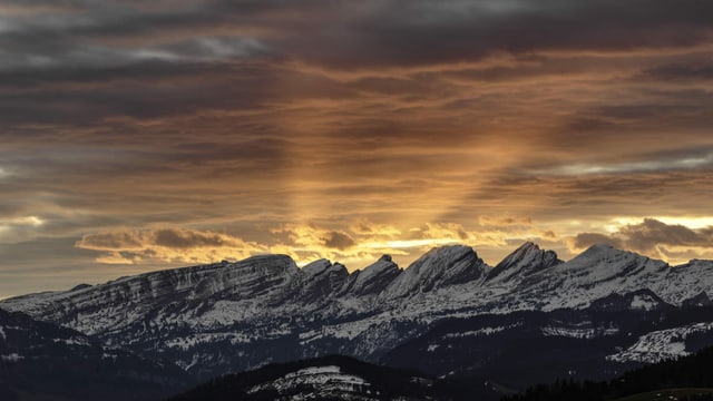Blick auf die nur knapp verschneite Churfirstenkette. Blick auf die nur knapp verschneite Churfirstenkette.