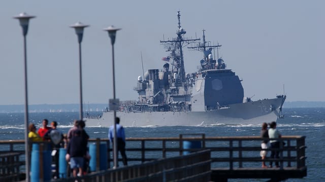 Archivbild der USS Mahan vor der US-Küste. Archivbild der USS Mahan vor der US-Küste.