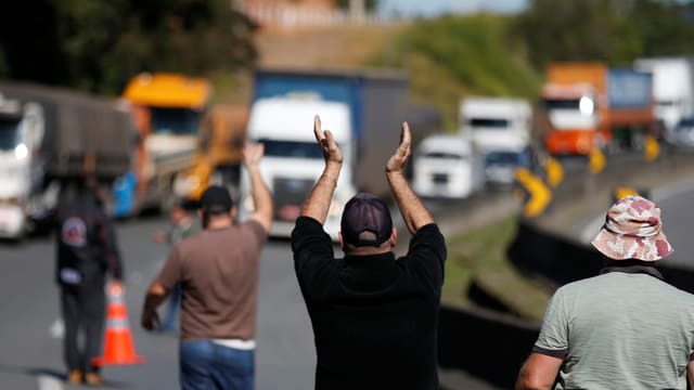 Lastwagenfahrer demonstrieren gegen hohe Preise Lastwagenfahrer demonstrieren gegen hohe Preise