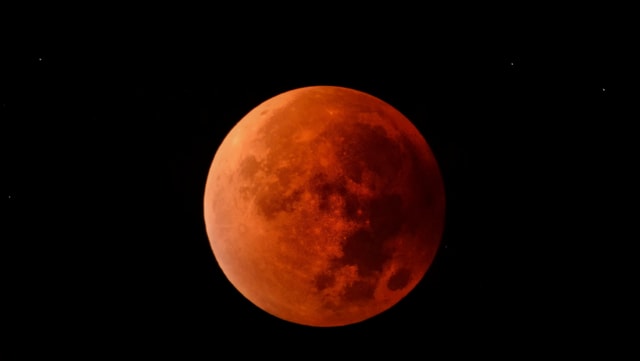 Der Mond war während der Mondfinsternis blutrot zu sehen. Der Mond war während der Mondfinsternis blutrot zu sehen.