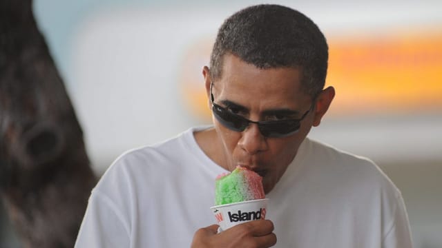 Obama schleckt Glace. Obama schleckt Glace.