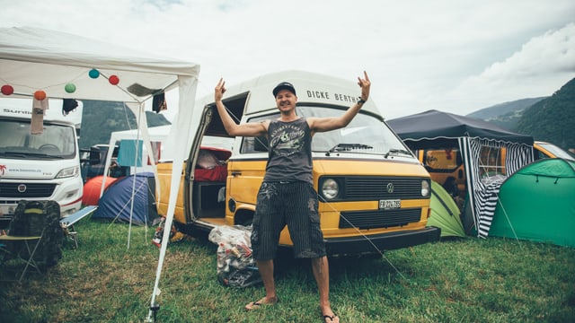 Ivan aus dem Kanton Fribourg mit seinem VW T3 (Jg. 1987). Ivan aus dem Kanton Fribourg mit seinem VW T3 (Jg. 1987).