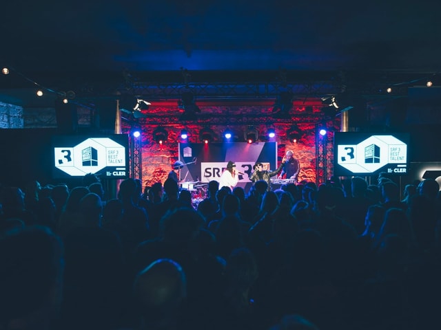 Volles Haus im Zürcher Club Verssai bei der SRF 3 «Best Talent» Show.
