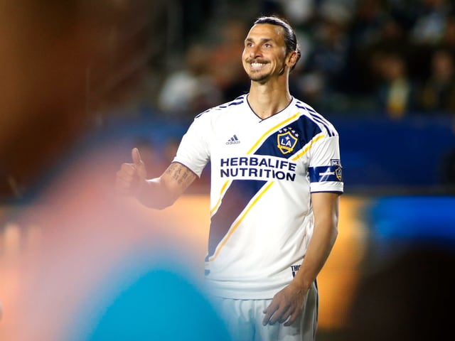 Zlatan Ibrahimovic lächelt genüsslich. Zlatan Ibrahimovic lächelt genüsslich.