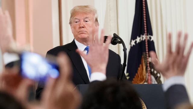 Trump steht vor fragenden Journalisten Trump steht vor fragenden Journalisten