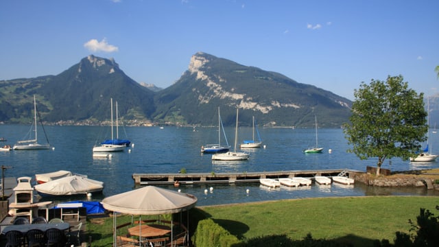 Blick über den Thunersee bei Faulensee. Blick über den Thunersee bei Faulensee.