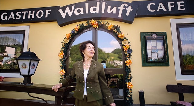 Video «Café Waldluft» abspielen Video «Café Waldluft» abspielen