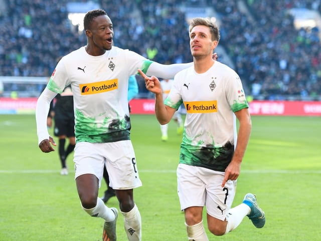 Denis Zakaria (links) und Patrick Herrmann freuen sich über das 3:0. Denis Zakaria (links) und Patrick Herrmann freuen sich über das 3:0.