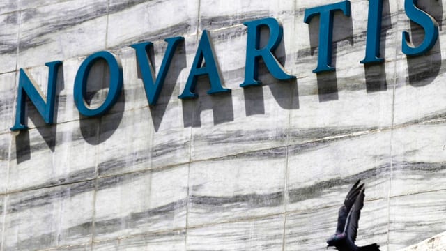 Novartis Schriftzug an Gebäude Novartis Schriftzug an Gebäude