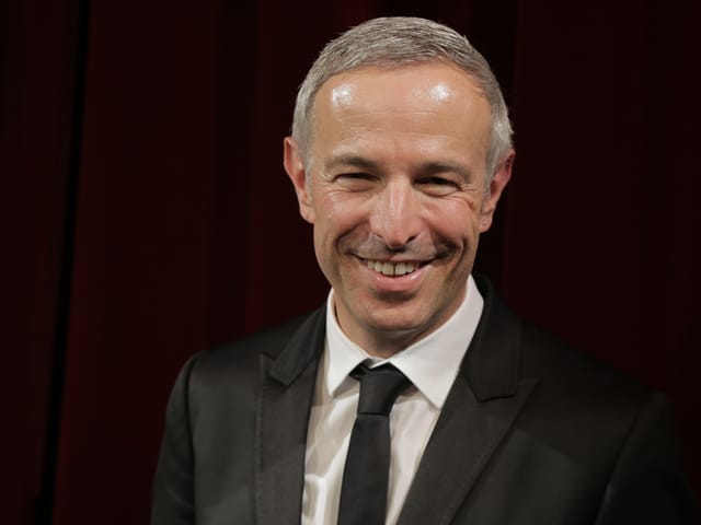 Moderator Dani Fohrler lacht.