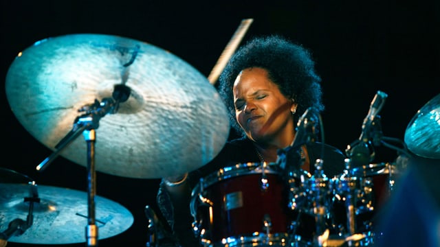 Die Schlagzeugerin Terri Lyne Carrington. Die Schlagzeugerin Terri Lyne Carrington.