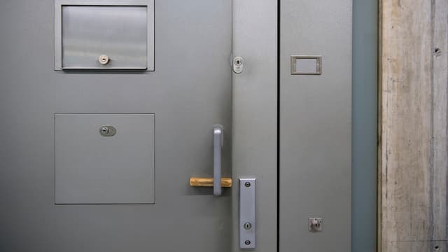 Türe eine Gefängniszelle Türe eine Gefängniszelle