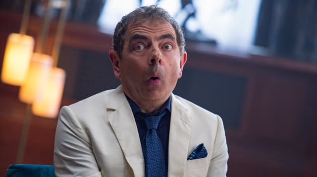 Auf dem Bild ist Johnny English zu sehen wie er ein erstauntes Gesicht zieht. Auf dem Bild ist Johnny English zu sehen wie er ein erstauntes Gesicht zieht.