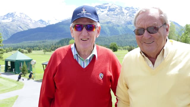 Zwei Mäner auf dem Golfplatz Zwei Mäner auf dem Golfplatz