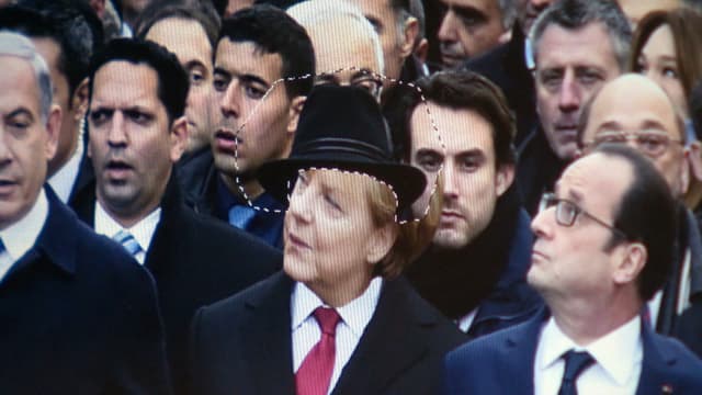 Ein Foto von Politiker wird bearbeitet. Angela Merkels Kopf wird in das Foto hineingefügt. Ein Foto von Politiker wird bearbeitet. Angela Merkels Kopf wird in das Foto hineingefügt.
