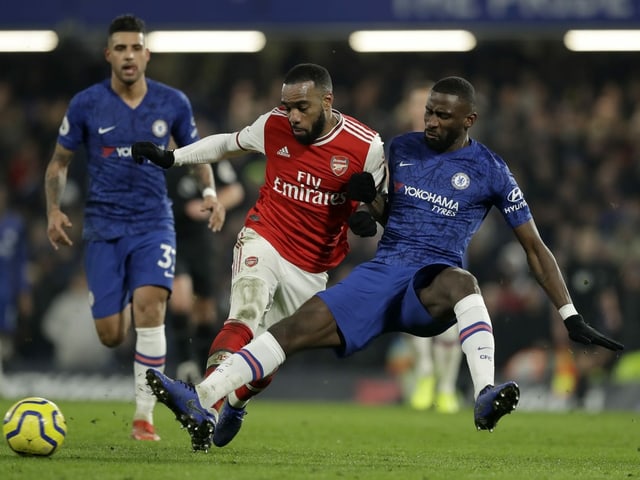 Lacazette und Rüdiger im Zweikampf Lacazette und Rüdiger im Zweikampf