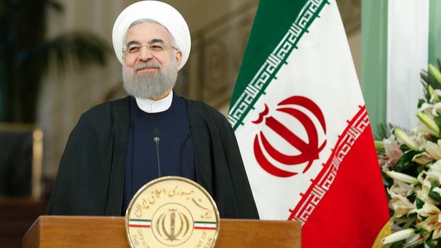 Rohani an Rednerpult Rohani an Rednerpult