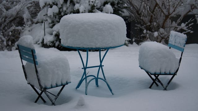 Schnee fällt manchmal im Frühwinter und schmilzt erst wieder im neuen Jahr. Schnee fällt manchmal im Frühwinter und schmilzt erst wieder im neuen Jahr.
