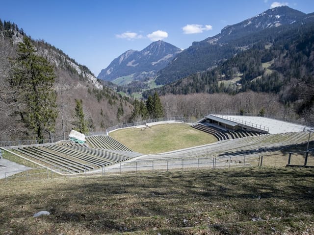 Die leere Schwingerarena des Brünig-Schwinget.