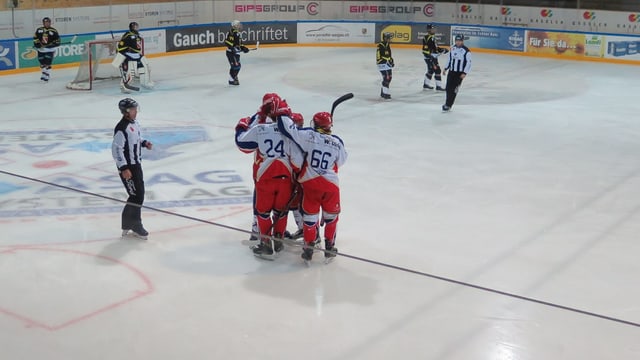 Eishockeyspieler feieren ein Tor Eishockeyspieler feieren ein Tor