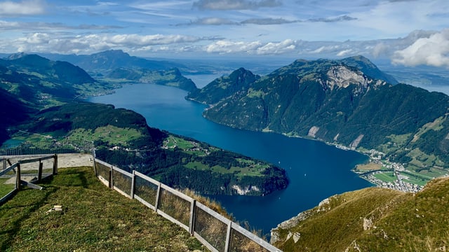 Blick vom Fronalpstock auf den Vierwaldstättersee. Blick vom Fronalpstock auf den Vierwaldstättersee.