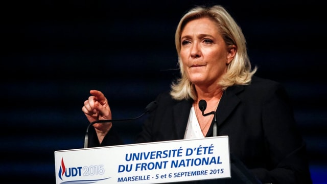 Le Pen bei einer Rede Le Pen bei einer Rede