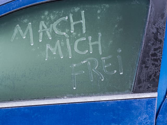 Eine vereiste Scheibe. Eine vereiste Scheibe.
