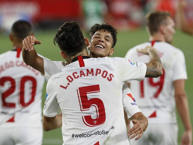 Nach den Treffern nahmen die Sevilla-Spieler die Abstandsregeln nicht ganz so genau. Nach den Treffern nahmen die Sevilla-Spieler die Abstandsregeln nicht ganz so genau.