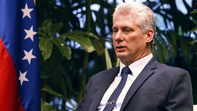 Sitzender Präsident. Sitzender Präsident.