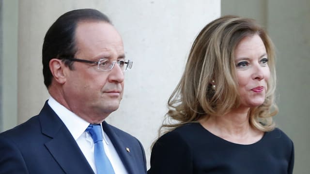 Hollande und Trierweiler stehen nebeneinander Hollande und Trierweiler stehen nebeneinander